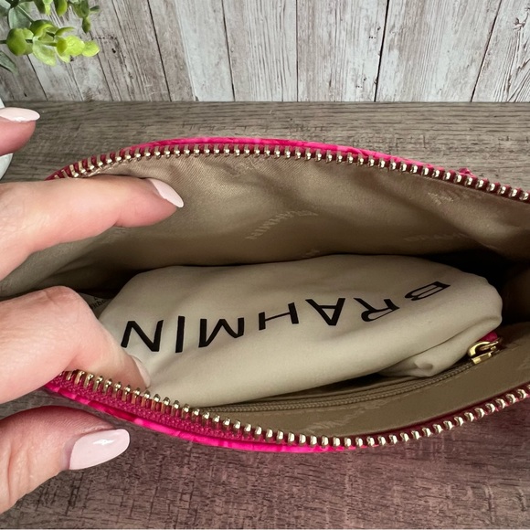 Brahmin Hot Pink Embossed Daisy Melbourne Wristlet New - Picture 3 of 4